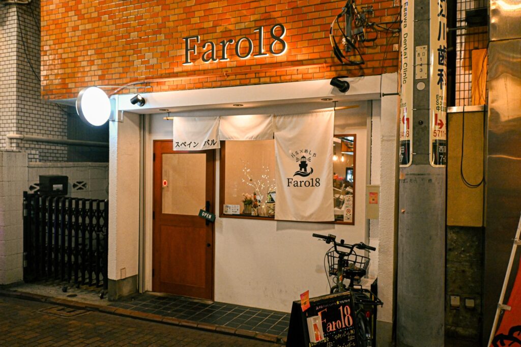 ソファー席のある店内