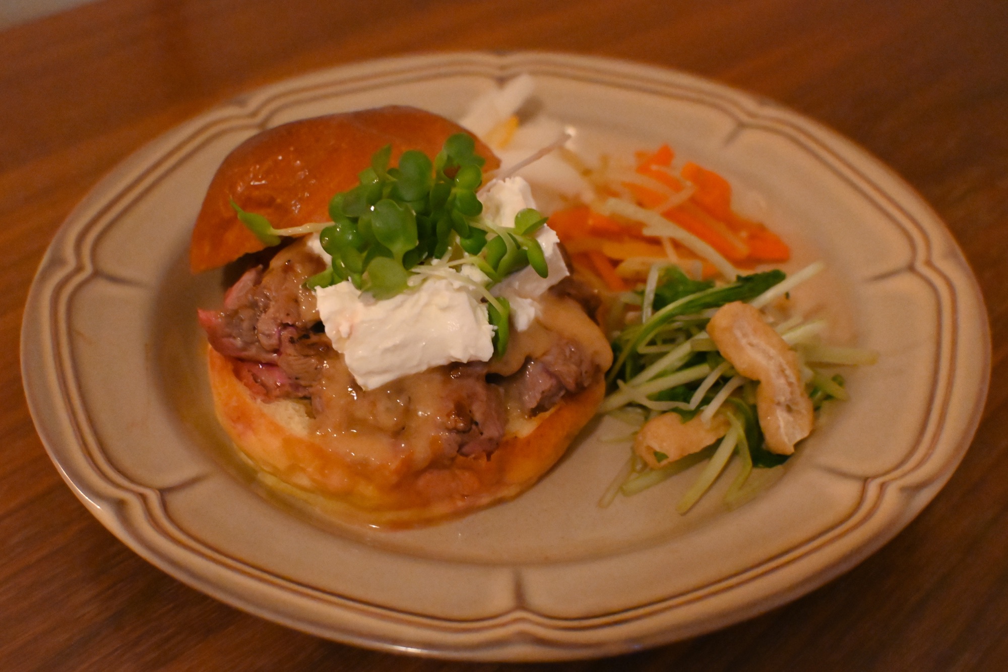 KAKUMEI Burger & Cafeの料理